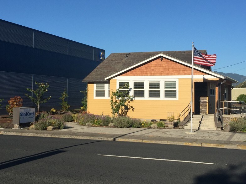 1126-1150 Main Ave, Tillamook, OR à louer - Photo du bâtiment - Image 3 de 50