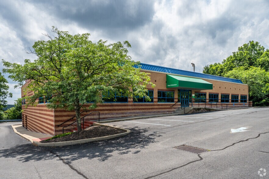 133 Church Hill Rd, McKees Rocks, PA à vendre - Photo du bâtiment - Image 2 de 4