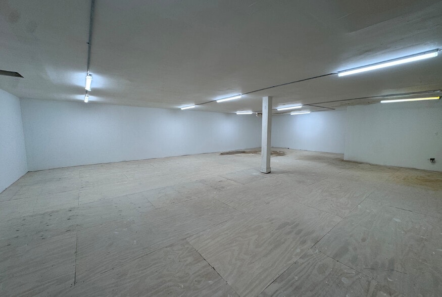 16505 Jamaica Ave, Jamaica, NY for lease - Building Photo - Image 3 of 3