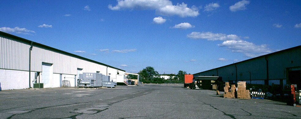 200 Trade Zone Dr, Ronkonkoma, NY à louer - Autre - Image 2 de 12