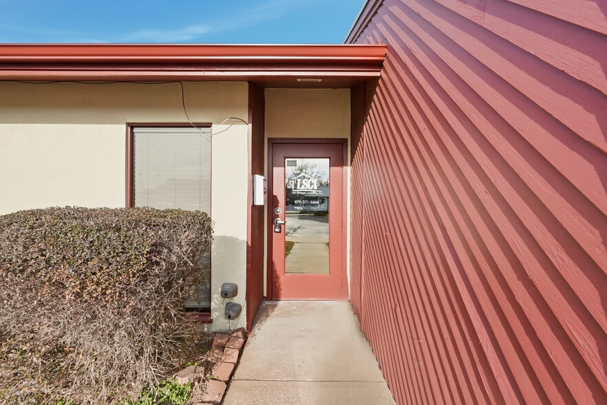 1102-1108 Poplar Pl, Rogers, AR for lease - Building Photo - Image 2 of 12