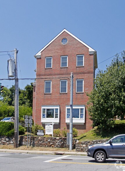 16 S Bedford Rd, Chappaqua, NY à louer - Photo du bâtiment - Image 2 de 2