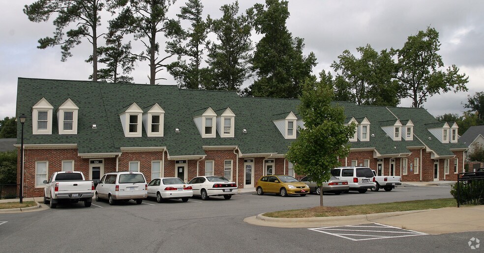 112-124 Salem Towne Ct, Apex, NC à louer - Photo du bâtiment - Image 2 de 3