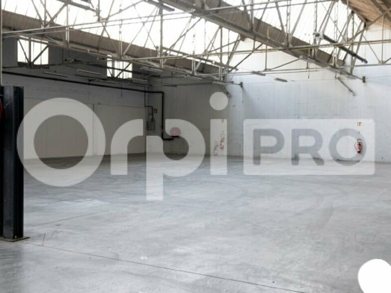 Flex in Belleville for lease - Interior Photo - Image 2 of 2