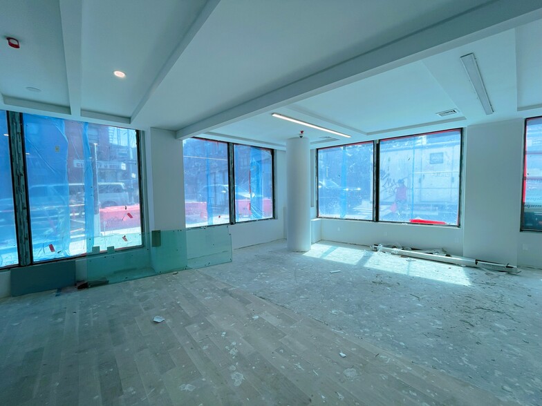 228 Berry St, Brooklyn, NY for lease - Interior Photo - Image 2 of 5