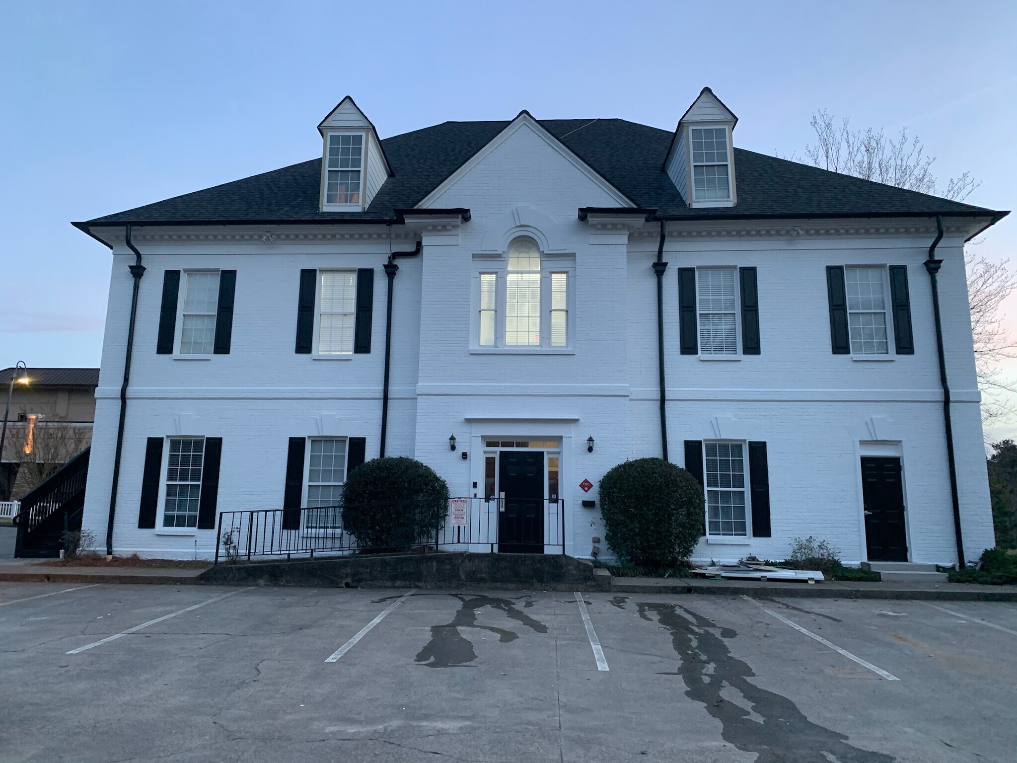 102 Springfield Dr, Woodstock, GA à vendre Photo du bâtiment- Image 1 de 1