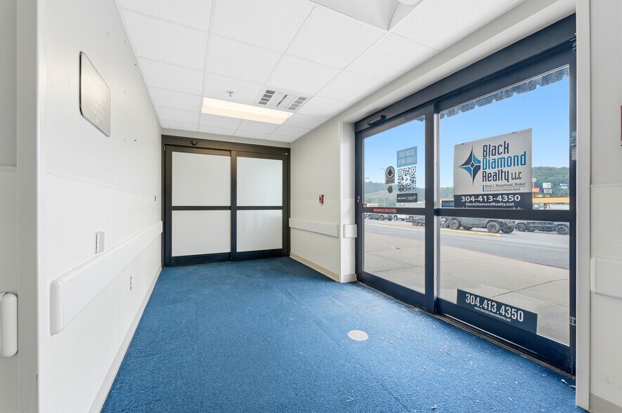 378 Market Place Mall, Weston, WV for lease - Building Photo - Image 3 of 14