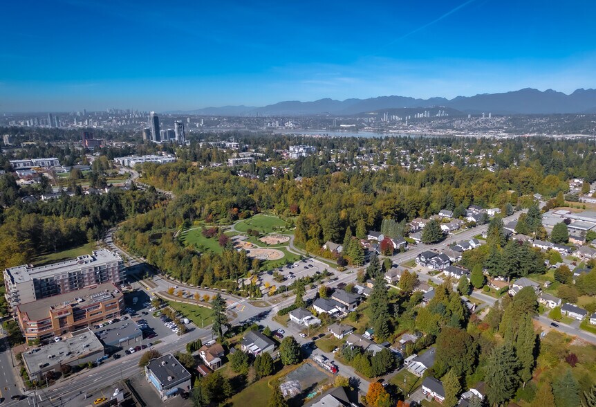 14427-14437 104A Av, Surrey, BC à vendre - Aérien - Image 2 de 5