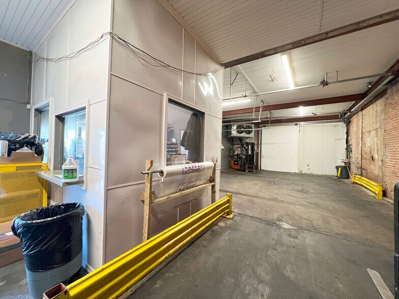 376 Nash Rd, New Bedford, MA à louer - Photo du bâtiment - Image 3 de 38