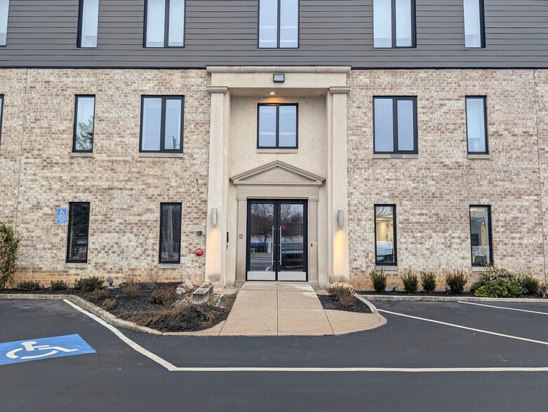 319 N Pottstown Pike, Exton, PA for lease - Building Photo - Image 1 of 5