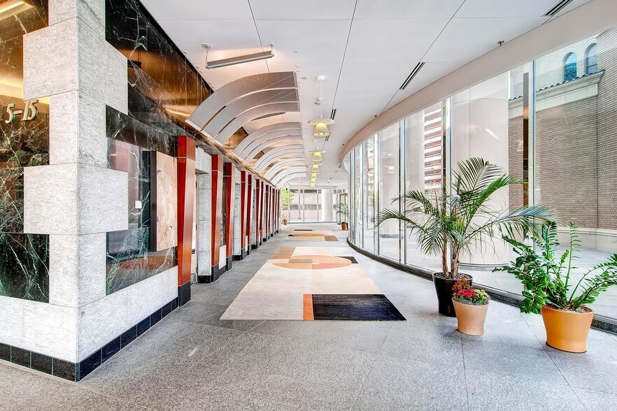 1999 Broadway, Denver, CO à louer - Hall d’entrée - Image 3 de 15