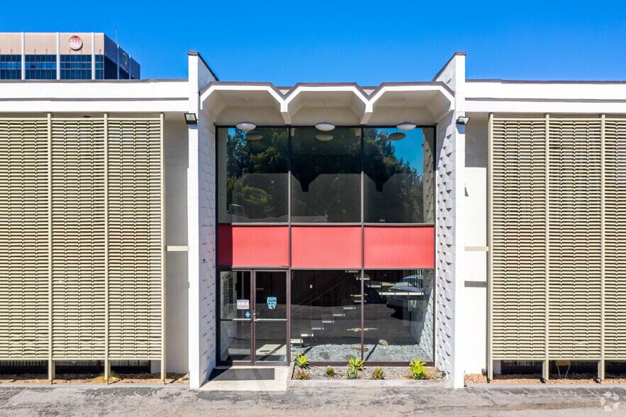 3646 Long Beach Blvd, Long Beach, CA à louer - Photo du bâtiment - Image 3 de 9