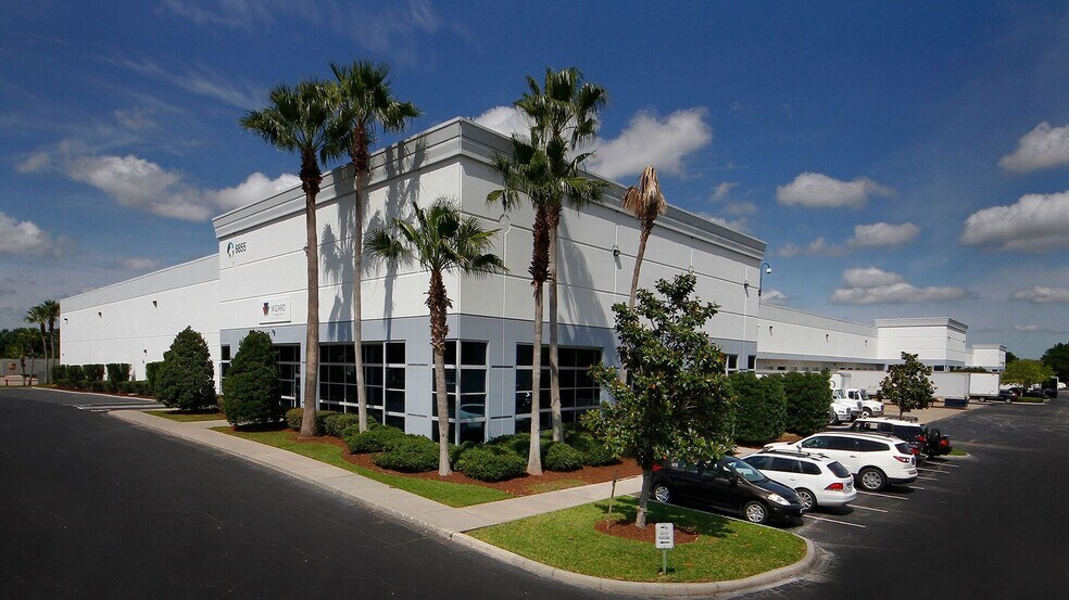 7524-7598 Currency Dr, Orlando, FL à louer - Photo du bâtiment - Image 3 de 19