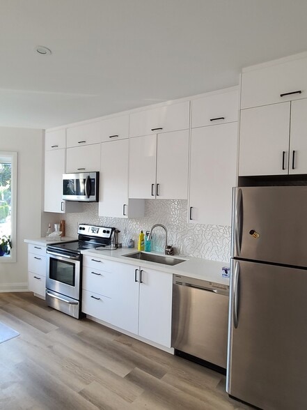1535 Dufferin St, Toronto, ON à vendre - Photo intérieure - Image 3 de 14