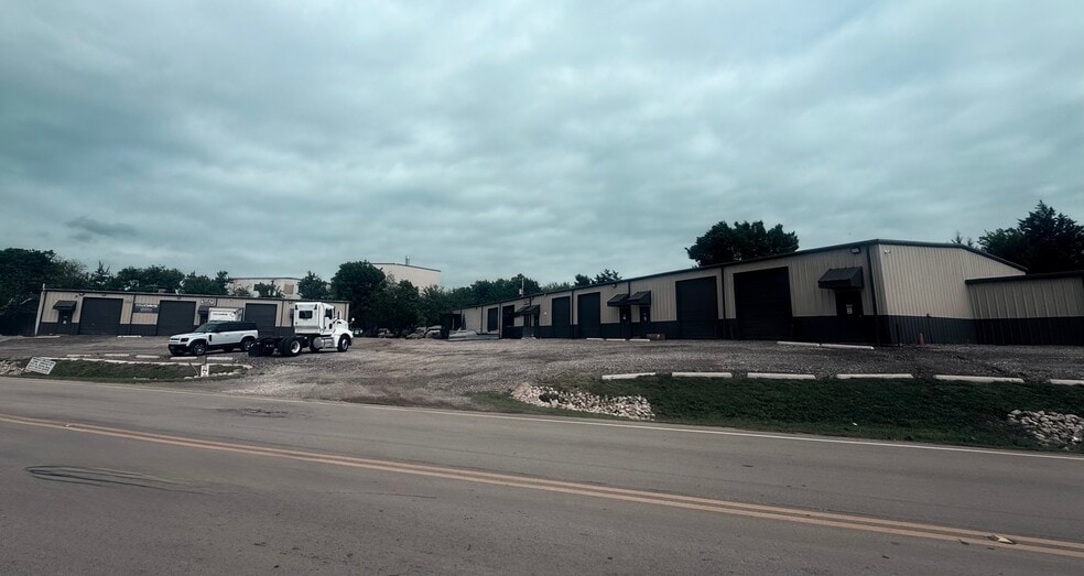 801-817 S 6th Ave, Mansfield, TX for sale - Building Photo - Image 3 of 6