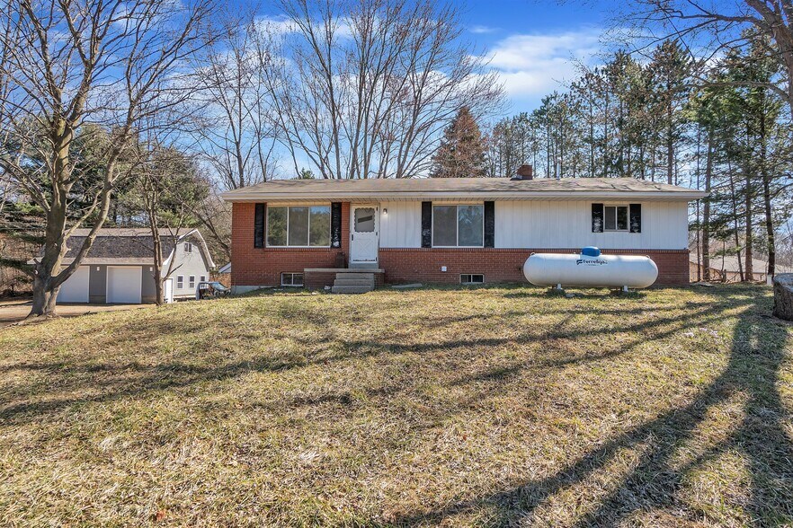 10050 Hyne Rd, Brighton, MI à vendre - Photo du bâtiment - Image 1 de 12