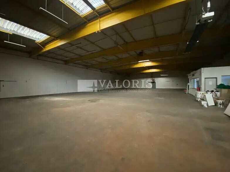 379 Rue De La Dombes, Miribel for lease - Interior Photo - Image 3 of 4