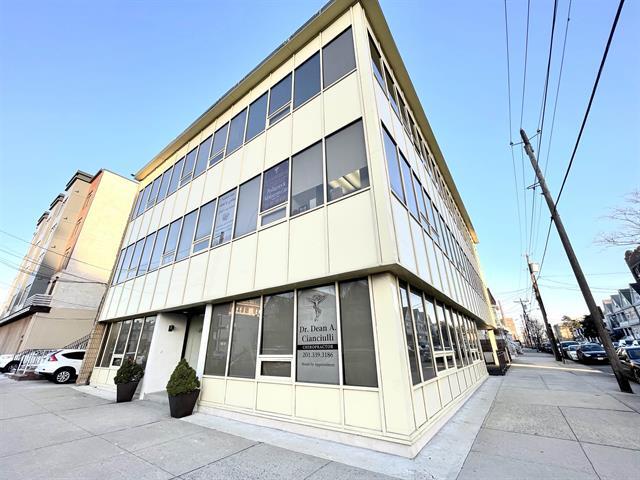 654 Avenue C, Bayonne, NJ à louer - Photo du bâtiment - Image 1 de 12