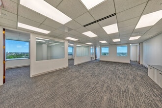 25 NW Point Blvd, Elk Grove Village, IL for lease Interior Photo- Image 2 of 2