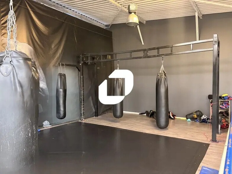 Retail in Pessac for lease - Interior Photo - Image 3 of 9