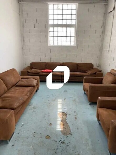 Flex dans Romainville à louer - Photo du bâtiment - Image 3 de 7