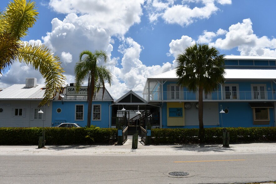 1100 6th Ave S, Naples, FL à louer - Photo du bâtiment - Image 3 de 4