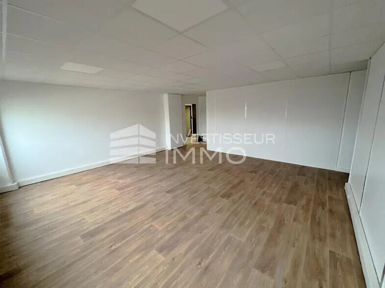 Office in Antony for lease - Interior Photo - Image 2 of 5