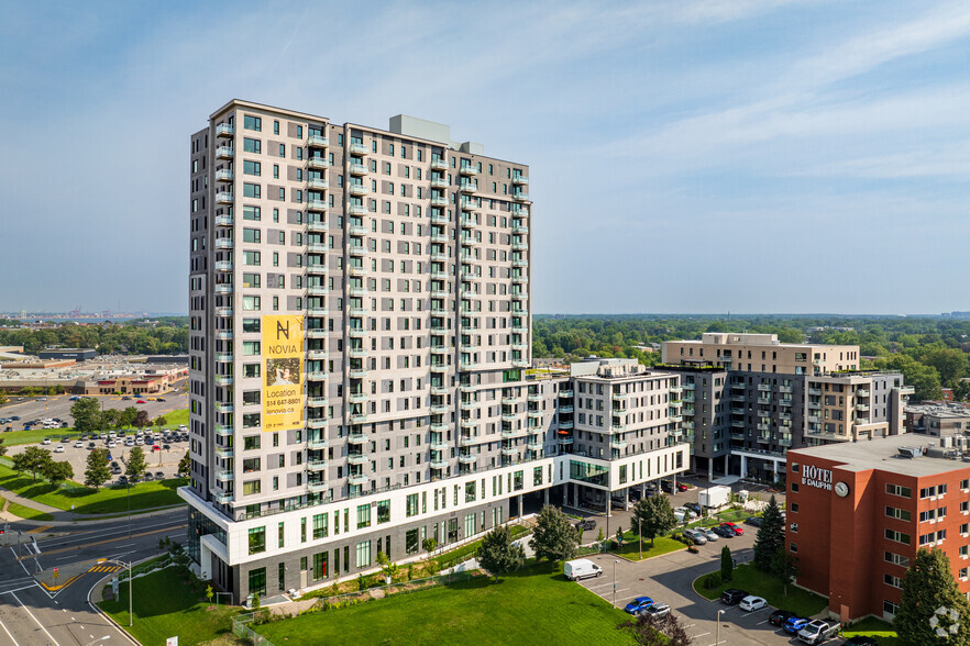 300 Pl Charles-Le Moyne, Longueuil, QC à louer - Photo du b timent - Image 2 de 11