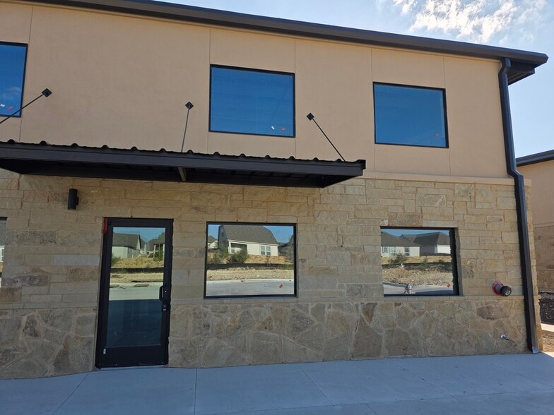 401 S Chitalpa St, Leander, TX for lease - Building Photo - Image 1 of 15
