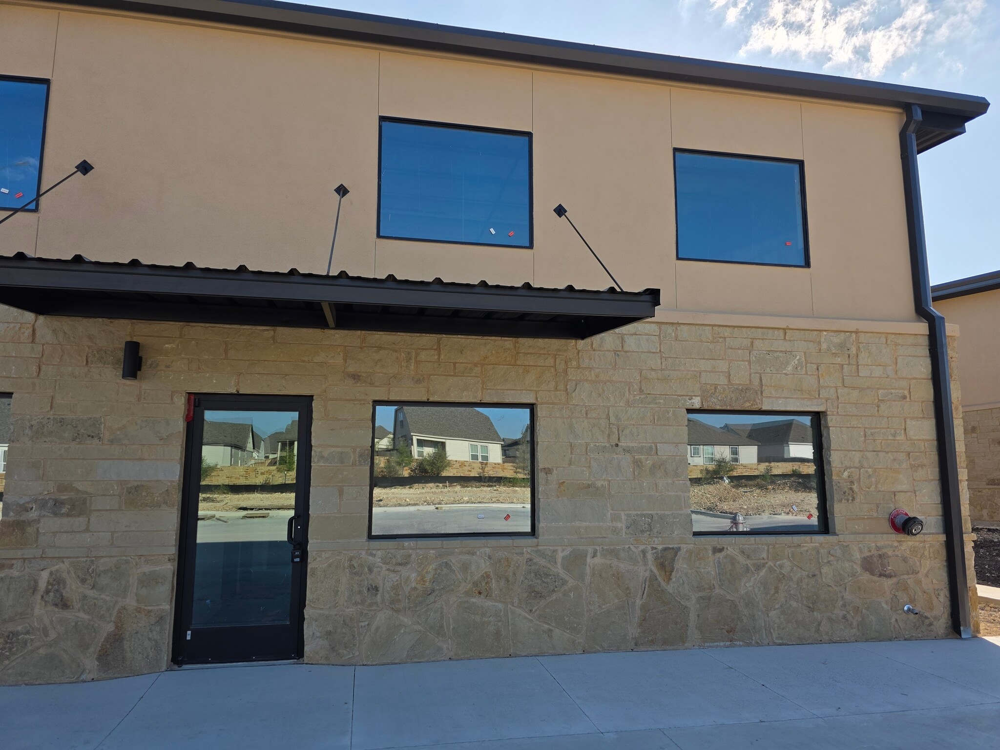 401 S Chitalpa St, Leander, TX for lease Building Photo- Image 1 of 16