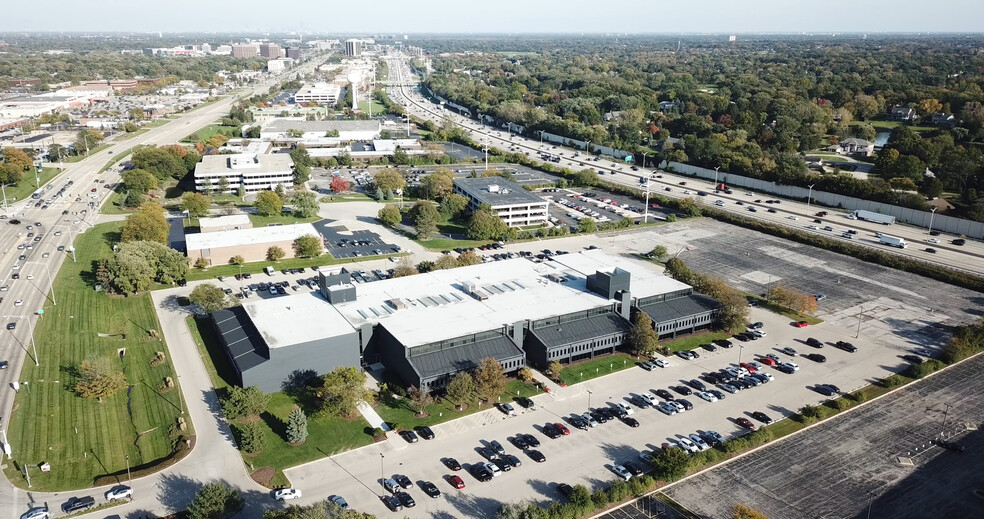 2625 Butterfield Rd, Oak Brook, IL à louer - Photo du bâtiment - Image 2 de 31