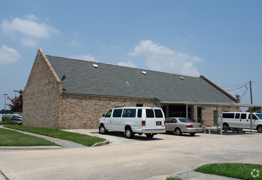 660 Lobdell Blvd, Baton Rouge, LA à vendre - Photo du bâtiment - Image 2 de 2