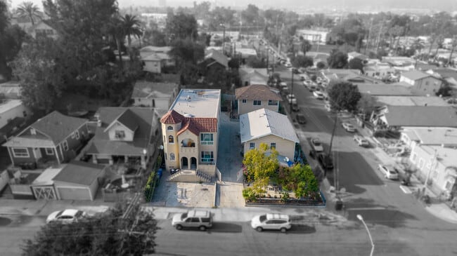 More details for 645-649 N Cummings St, Los Angeles, CA - Multifamily for Sale