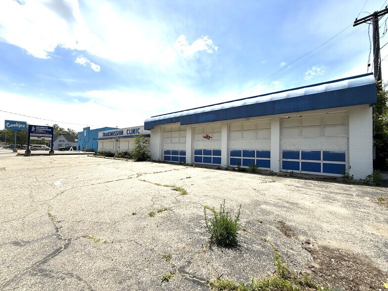 2706 Portage St, Kalamazoo, MI for sale - Building Photo - Image 2 of 5