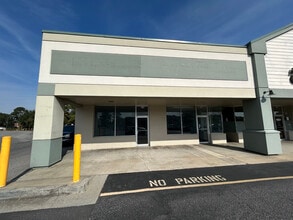 203-205 N Goose Creek Blvd, Goose Creek, SC for lease Building Photo- Image 1 of 5