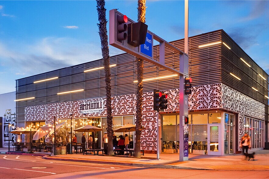 300-325 The Promenade N, Long Beach, CA à vendre - Photo du bâtiment - Image 3 de 7