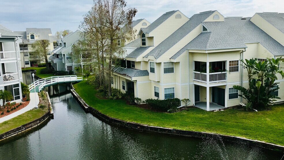 115 112th Ave NE, Saint Petersburg, FL à vendre - Photo du bâtiment - Image 1 de 71