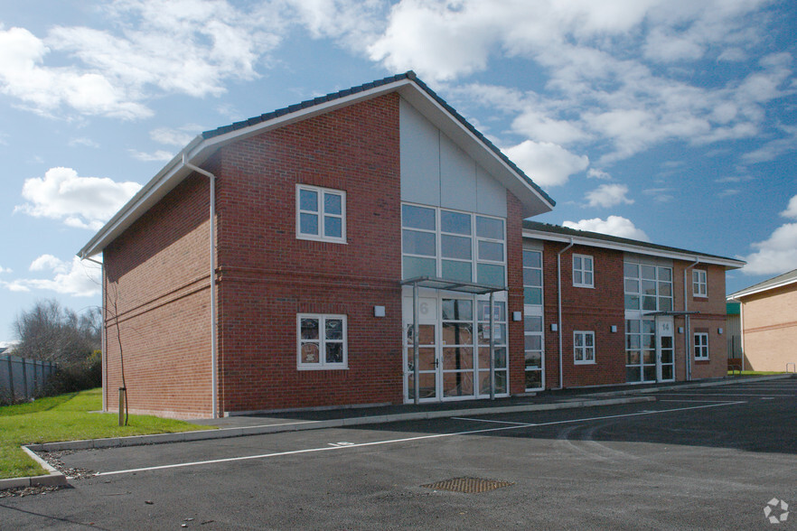 Inward Way, Ellesmere Port for sale - Primary Photo - Image 1 of 3