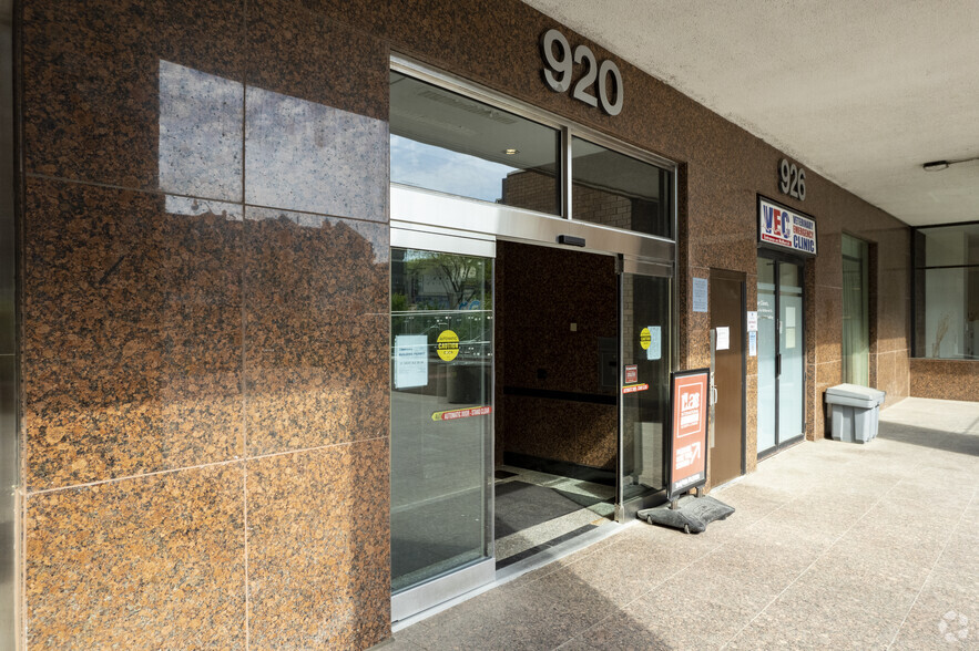 920 Yonge St, Toronto, ON for lease - Building Photo - Image 3 of 21