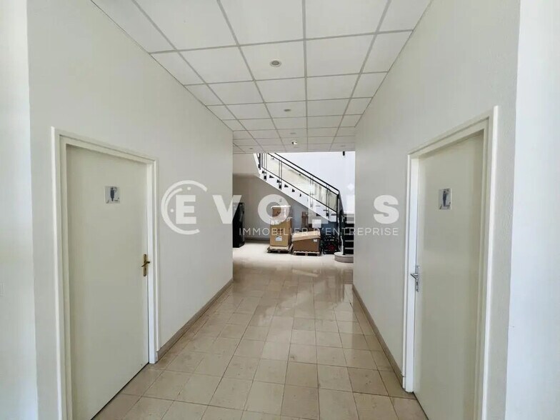 Office in Émerainville for lease - Interior Photo - Image 3 of 17