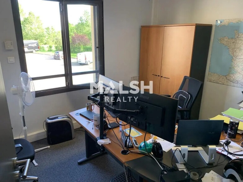 Office in Neyron for lease - Building Photo - Image 3 of 13