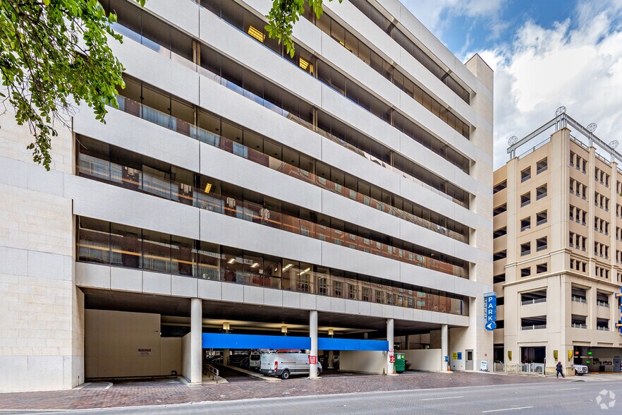 106 S Saint Marys St, San Antonio, TX à louer - Photo du bâtiment - Image 3 de 11