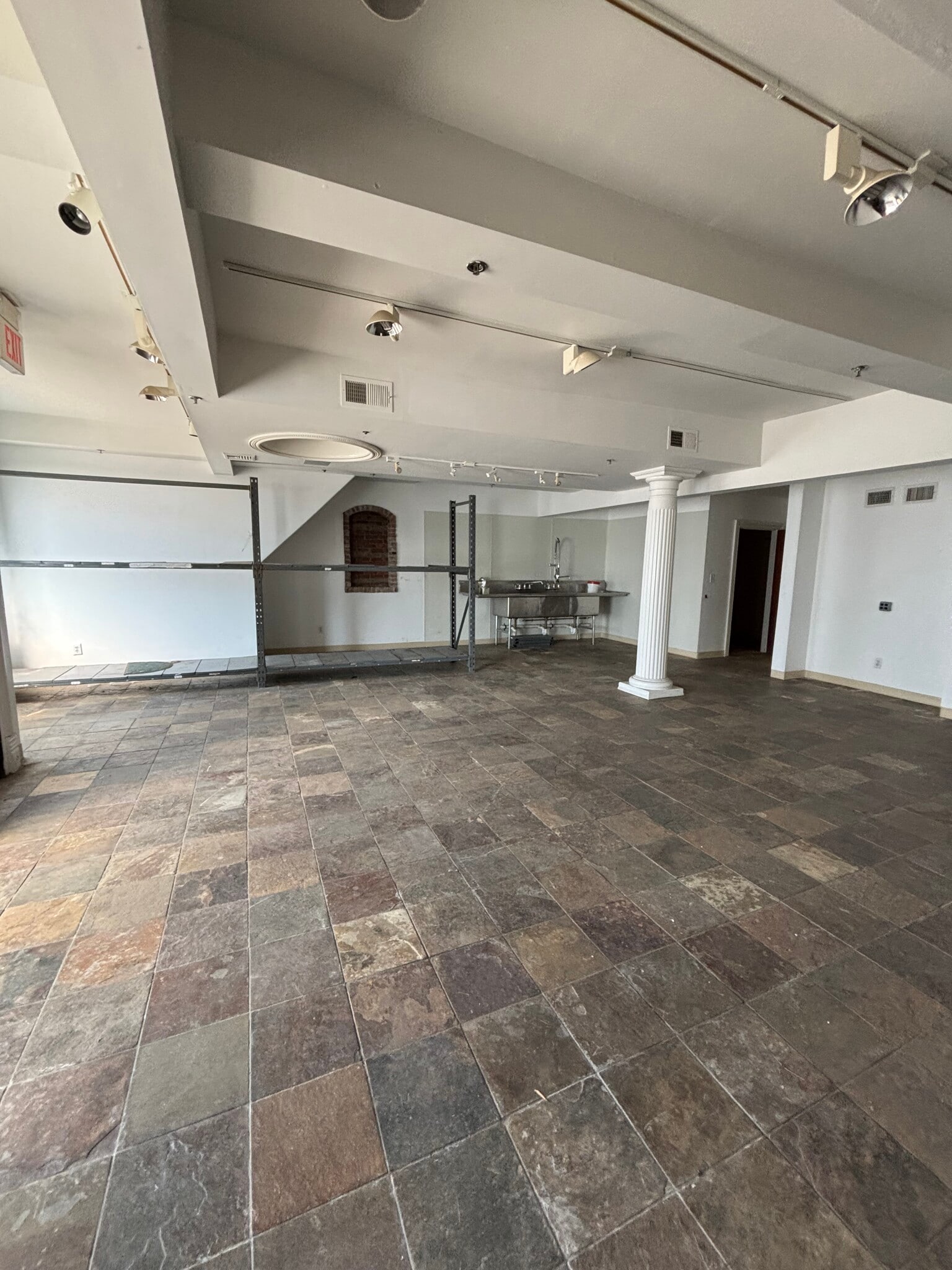 20-21 Wagaraw Rd, Fair Lawn, NJ for lease Interior Photo- Image 1 of 4