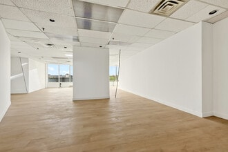 12905 Rue Sherbrooke E, Montréal, QC à louer Photo intérieure- Image 2 de 6