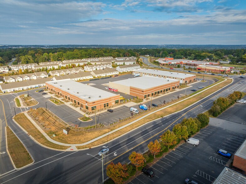 540 Pitts School Rd, Concord, NC à louer - Photo du bâtiment - Image 2 de 6