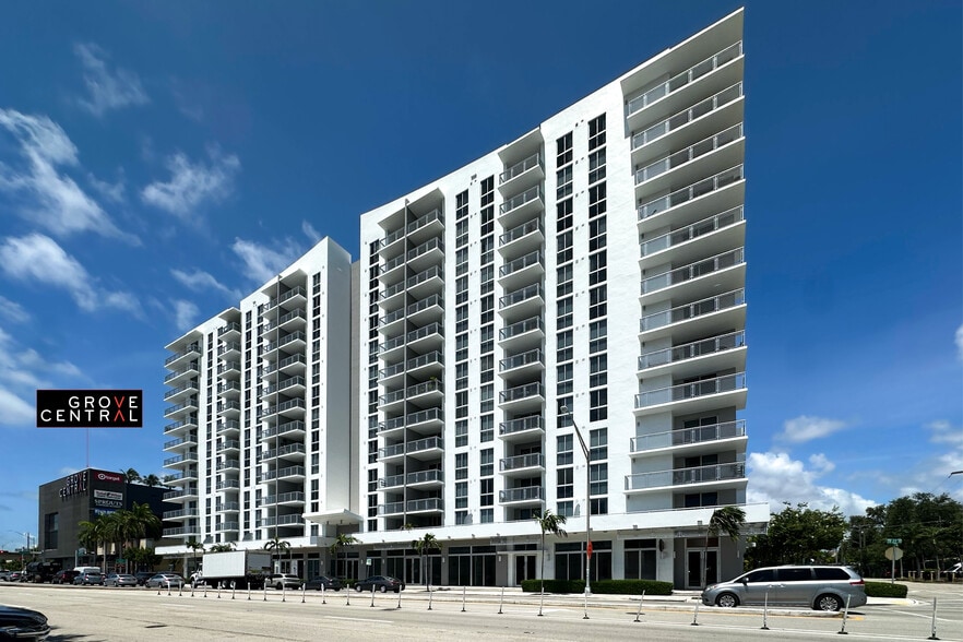 2700 SW 27th Ave, Miami, FL à louer - Photo du bâtiment - Image 2 de 3