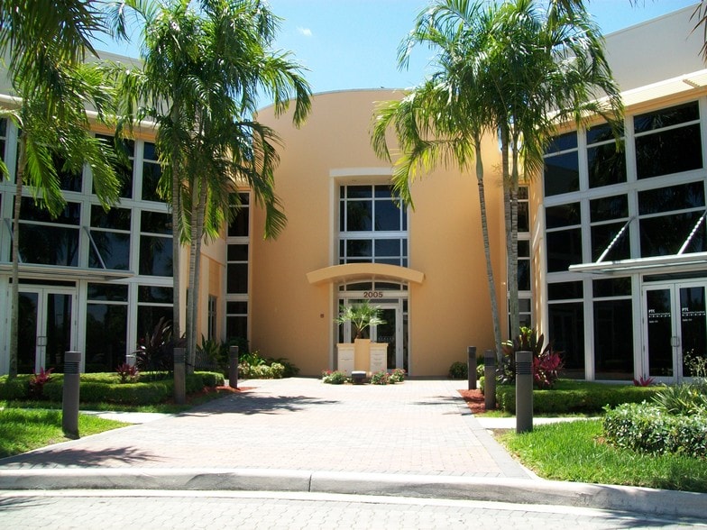2005 Vista Pky, West Palm Beach, FL for lease - Building Photo - Image 2 of 4