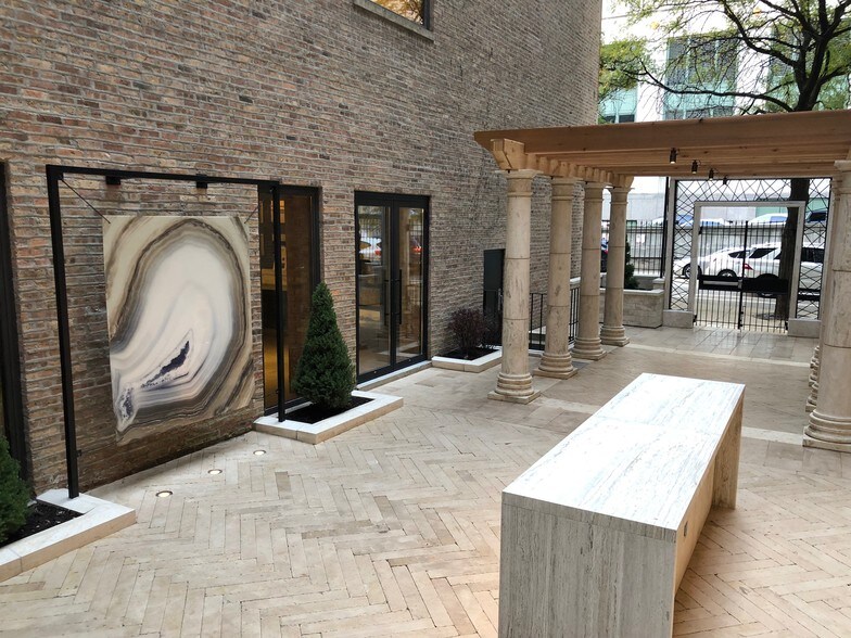 212 W Kinzie St, Chicago, IL à louer - Photo du bâtiment - Image 3 de 6