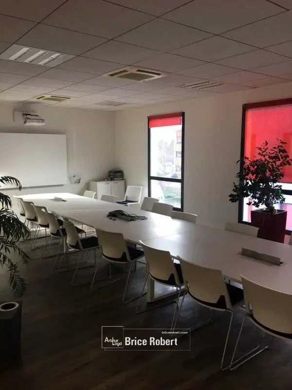 Bureau dans Saint-Priest à louer Photo intérieure- Image 1 de 5