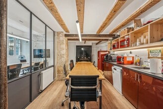 Coworking Space in Paris for lease Interior Photo- Image 2 of 7